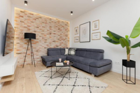 Loft Apartment with Parking in Warsaw by Noclegi Renters